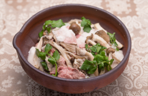 牛しゃぶと焼ききのこのとろろだれ